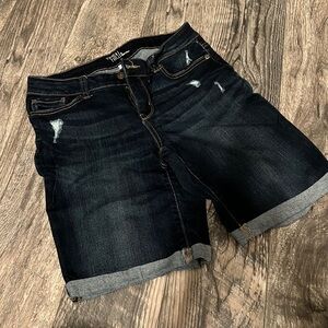 Time and tru mid rise size 4 shorts jeans gently used